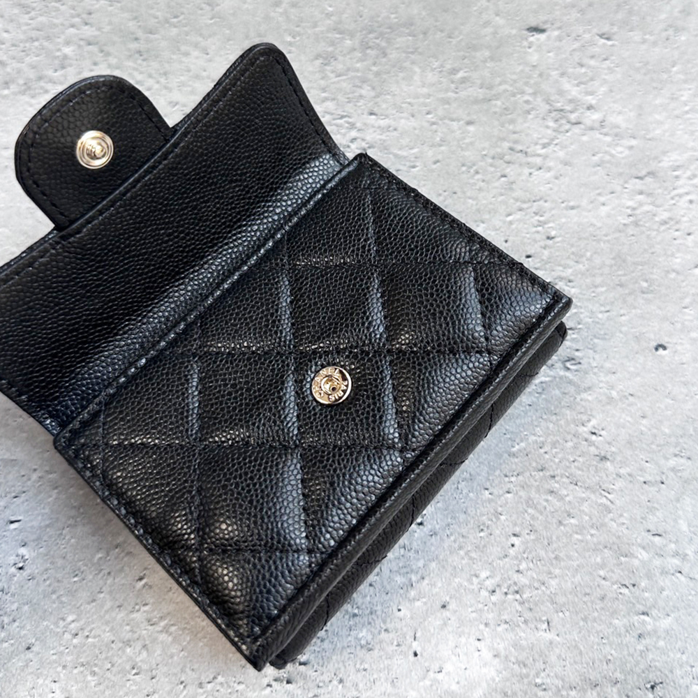 CHANEL 三つ折り財布 キルティングレザー